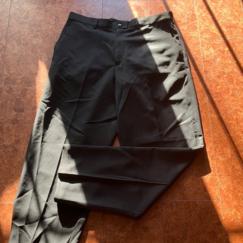 Haggar Men's Elegant Black Trousers